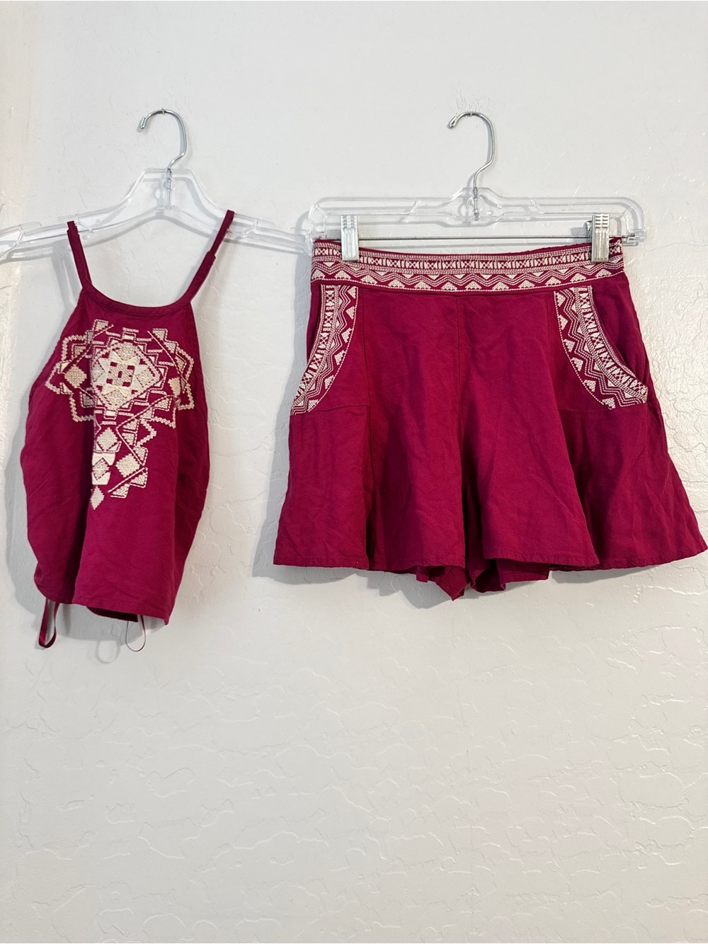 👗Hollister Co. High Neck Aztec Criss Cross Dark Pink Women's Size XS Set of 2